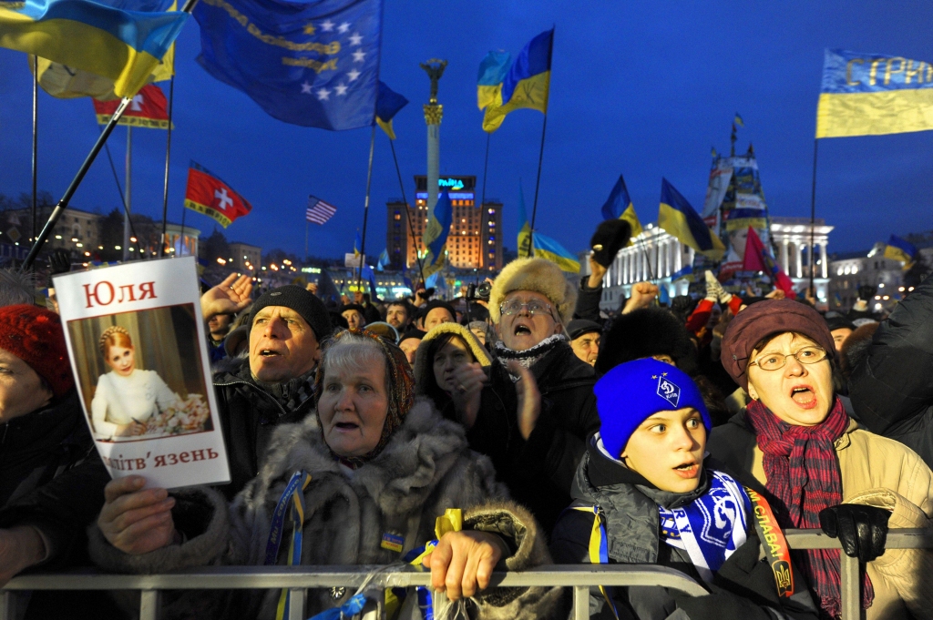 FOTO: Janukoviča pretinieku mītiņā Kijevā sapulcējušies gandrīz 300 000 cilvēku