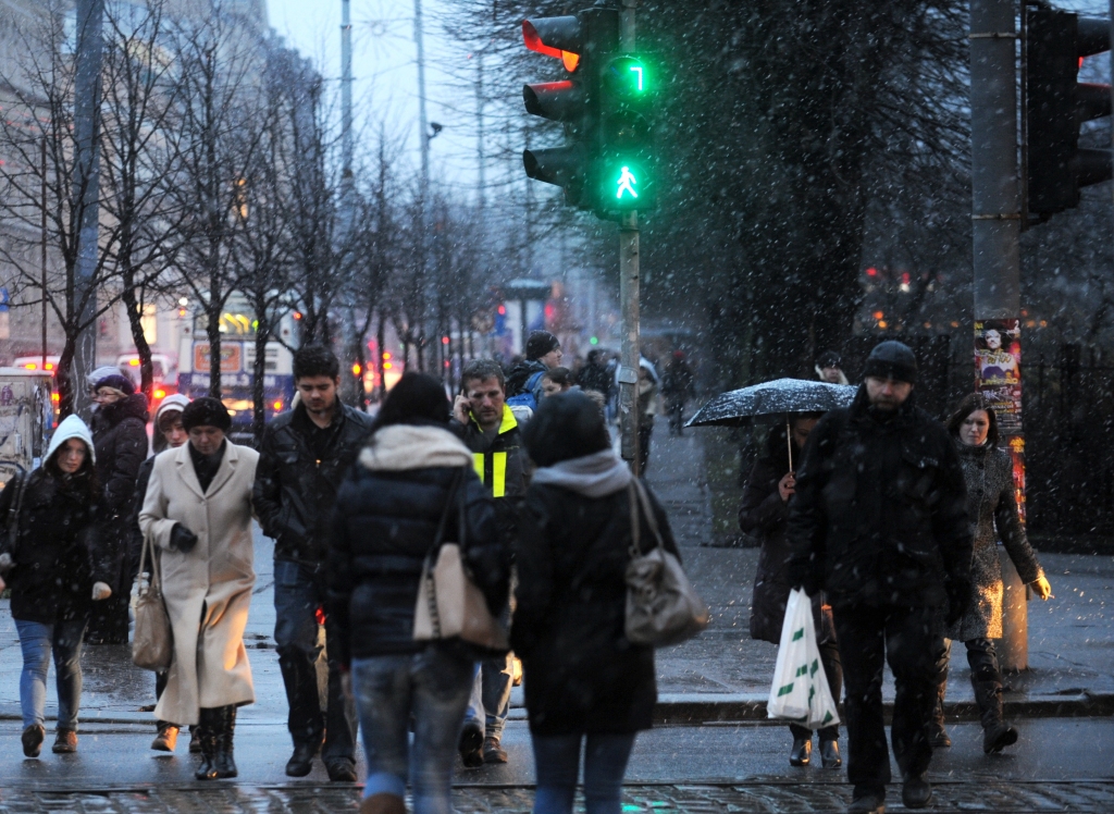 Šogad Ziemassvētki nebūs balti; prognozē lietu un vēja brāzmas