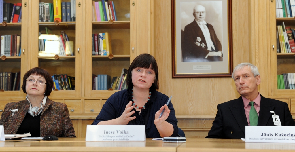 Dombrovskis ar Zolitūdes sabiedriskās komisijas locekļiem spriedīs par tās tālāko likteni