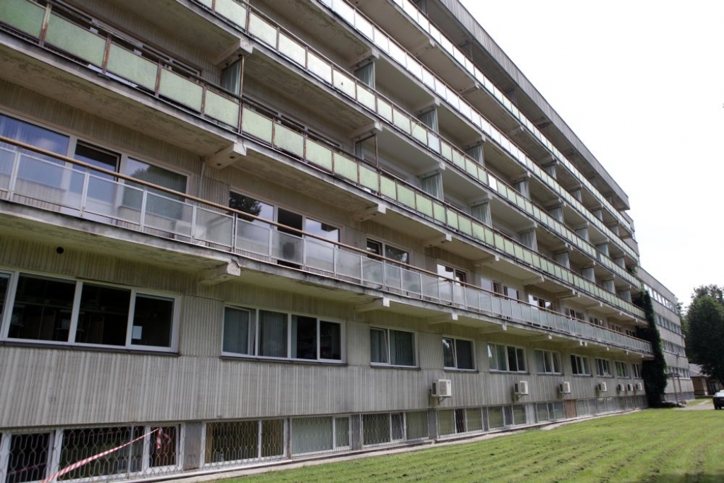 Atsauc Paula Stradiņa klīniskās universitātes slimnīcas vadītāju; pārējie valdes locekļi atkāpjas