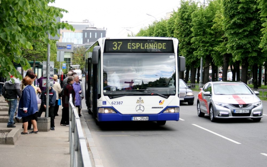 Ušakovs: Solītās atlaides sabiedriskajā transportā rīdziniekiem būs