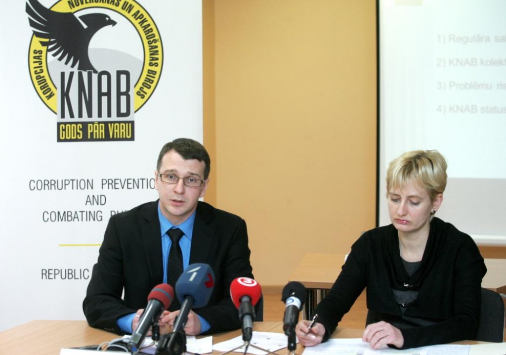 Streļčenoks no amata atbrīvo Strīķi