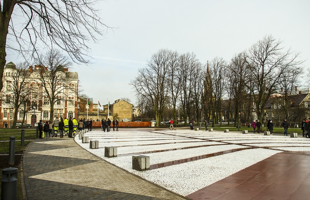Liepājā atklāj Jāņa Čakstes laukumu
