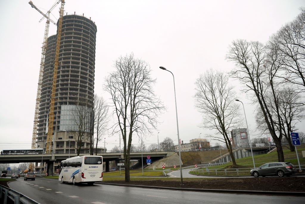 Atjauno būvdarbus vienā augstceltņu Z-Towers tornī