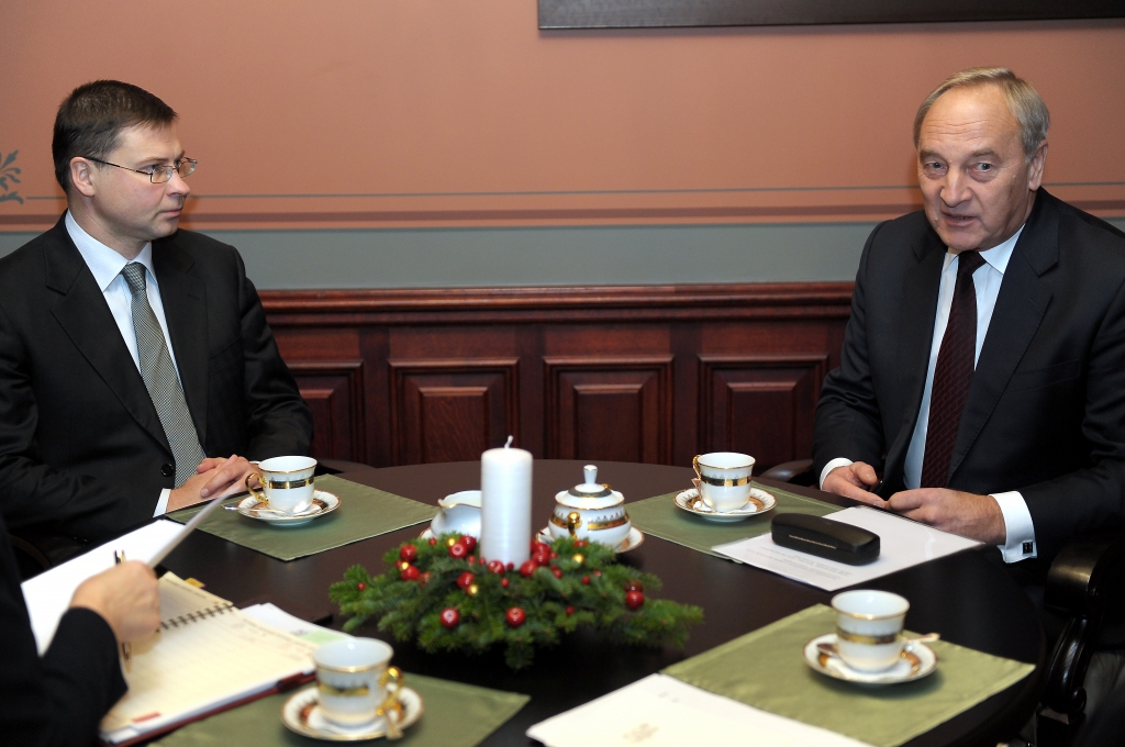 Bērziņš par Dombrovska demisiju: Nekādu kompromatu nebija