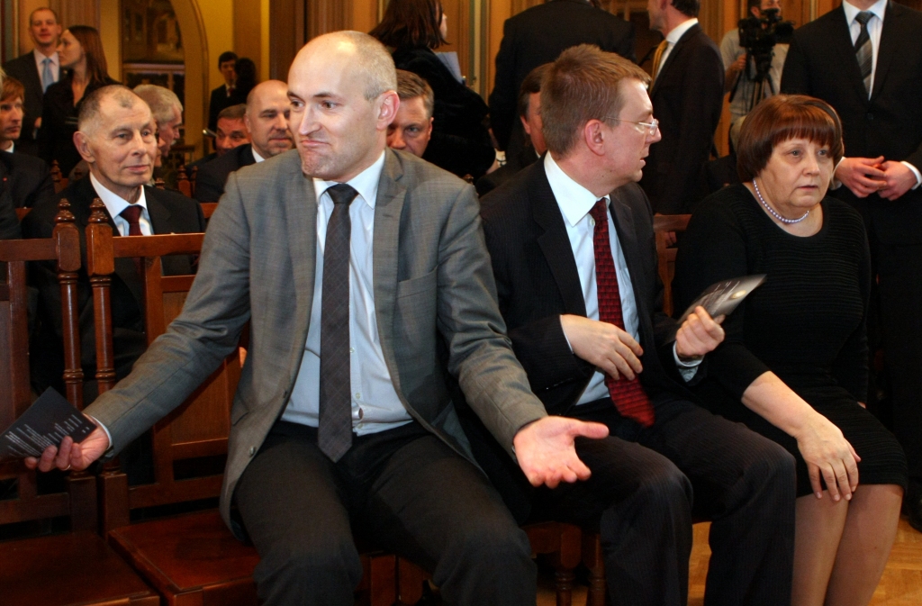 Pavļuts noraida Straujumas pārmetumus
