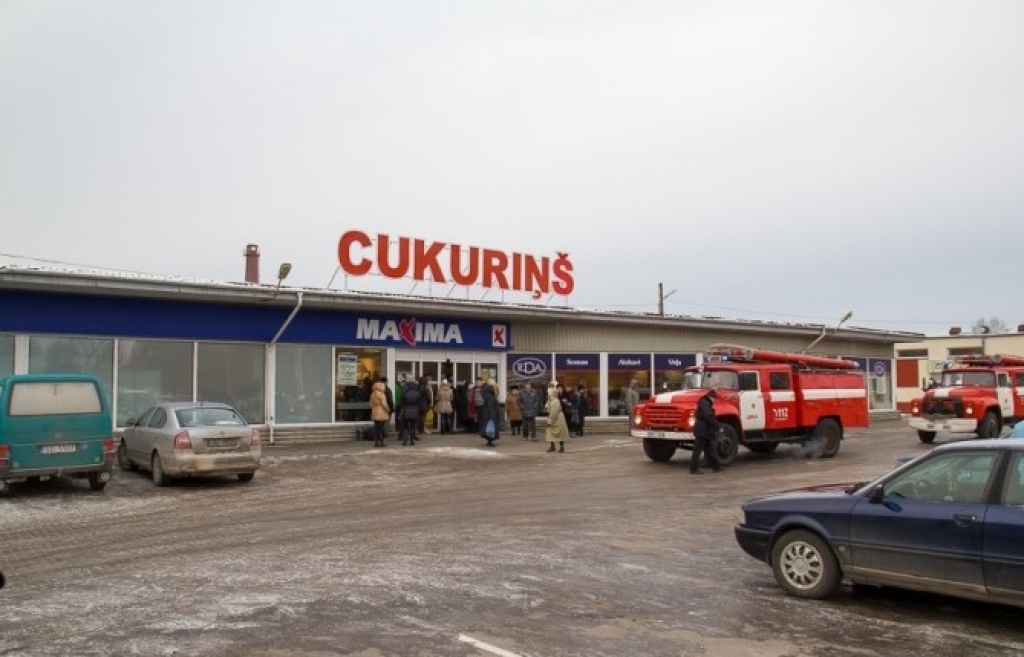 No kārtējā Maxima veikala evakuēti cilvēki