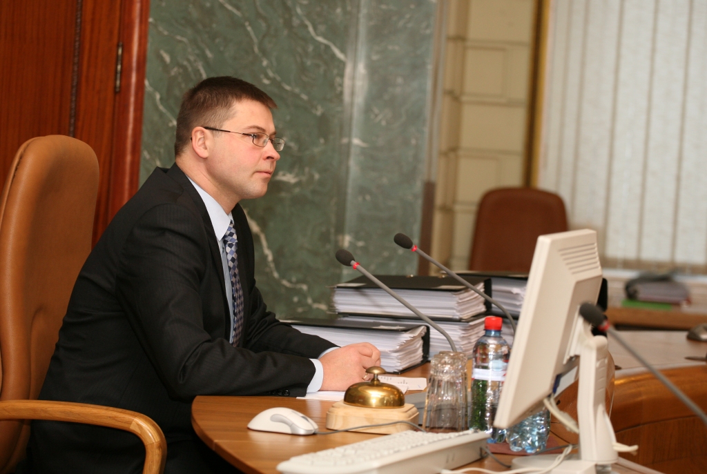 papildināts (11:41) - Dombrovskim otrdien, visticamāk, pēdējā valdības sēde premjera amatā