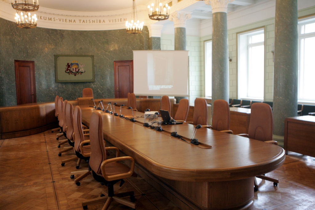 Aizejošajiem ministriem un premjera biroja darbiniekiem kompensācijās izmaksās 55 930 eiro