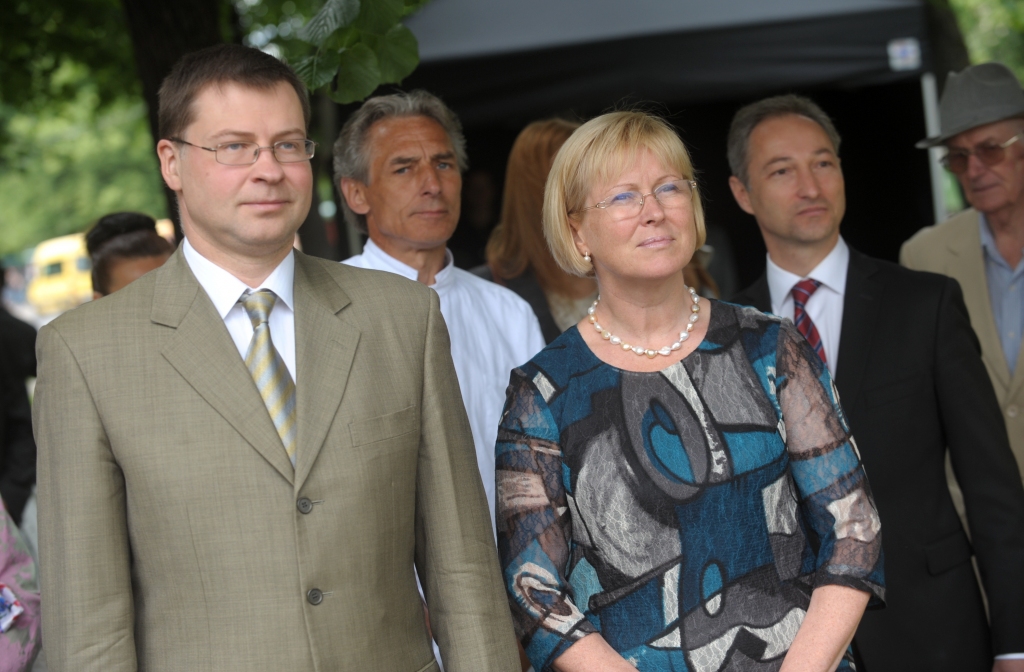 Nacionālā apvienība prasa, lai Dombrovskis atvainojas Jaunzemei-Grendei