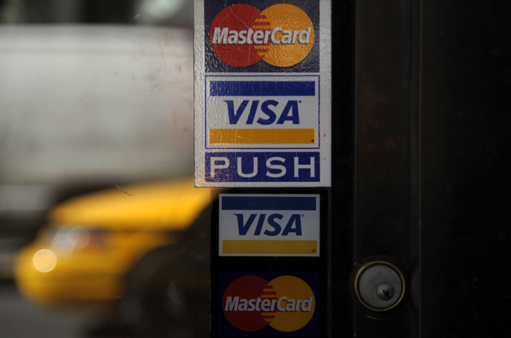 papildināts (11:40) - Visa un MasterCard aptur SMP Bank izdoto karšu apkalpošanu