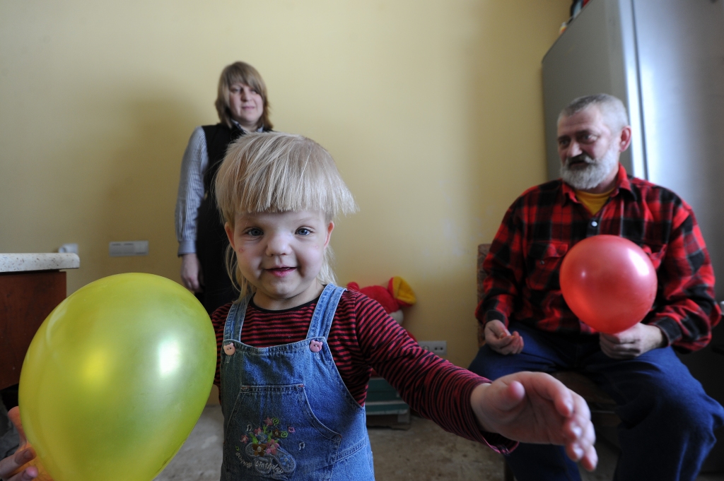Meiteni nelabprāt uzņem bērnudārzā, sakot, ka viņa "nav normāla"