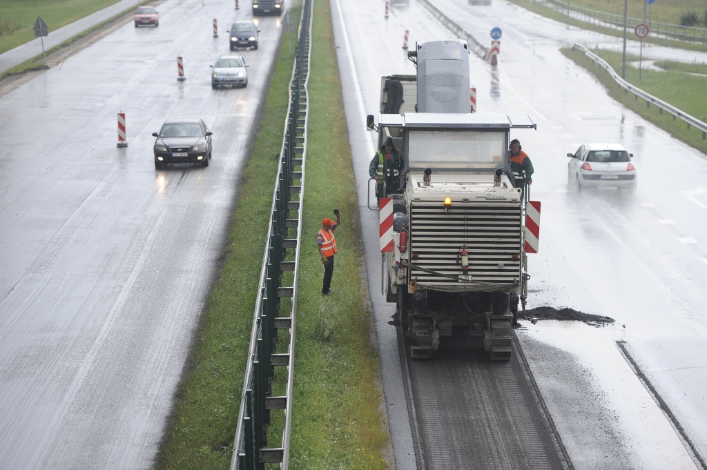 Matīss: Salīdzinoši zemās autoceļu remonta izmaksas ļaus salabot vismaz par 30% vairāk ceļu