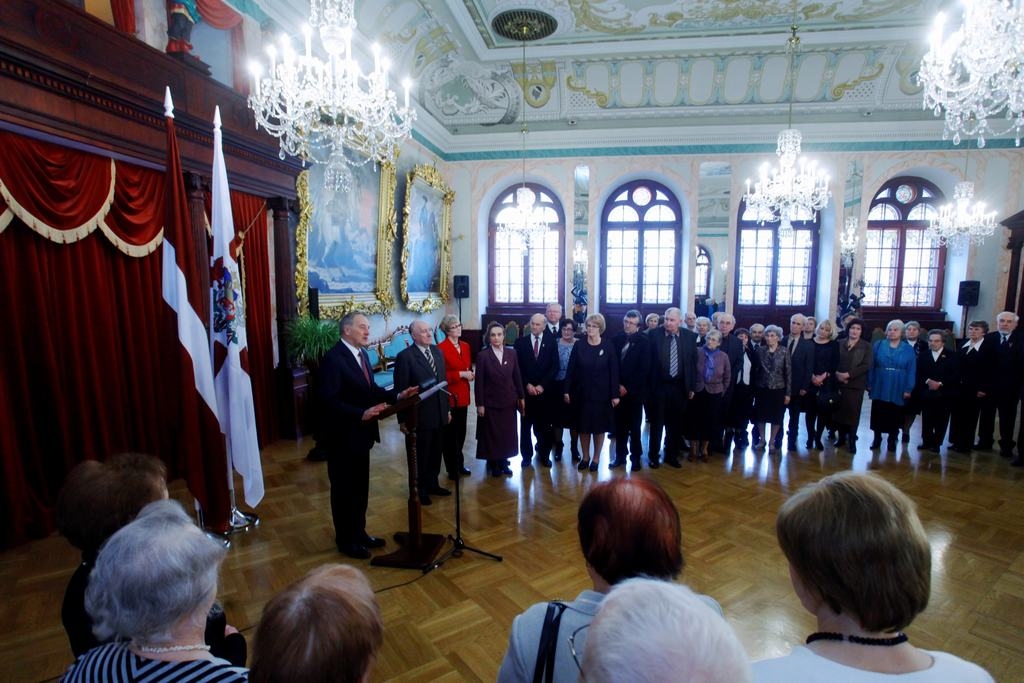 Sirsnība sēru dienu padara gaišāku