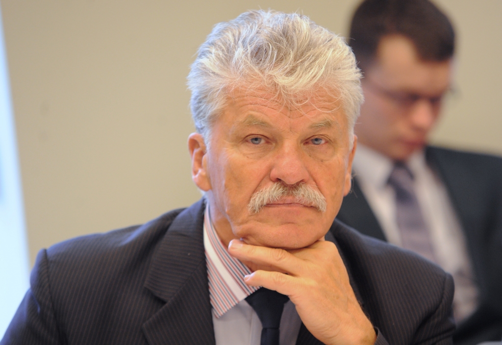 papildināts (21:14) - Saeimas deputāts Krēsliņš noliek mandātu pēc tam, kad viņa dēls pieķerts ar legālajām narkotikām