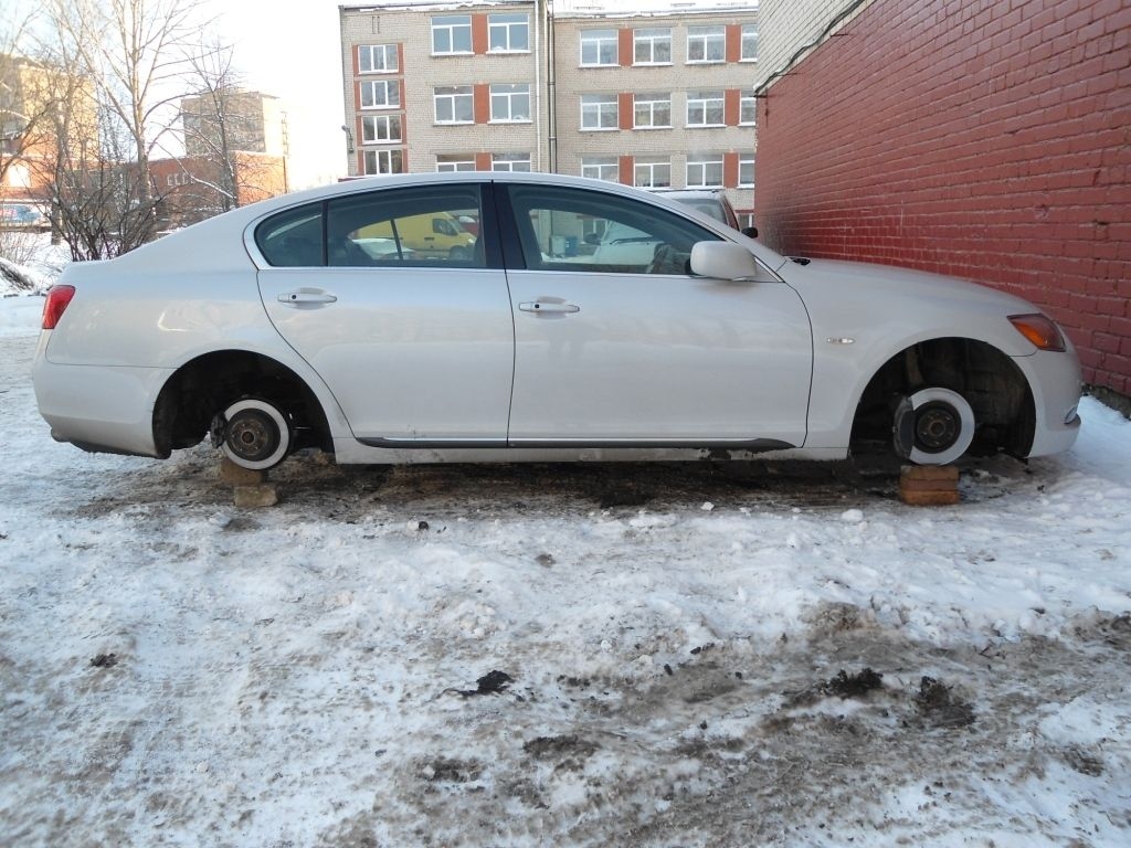 Zagļi aizvien biežāk atstāj auto «uz klučiem»