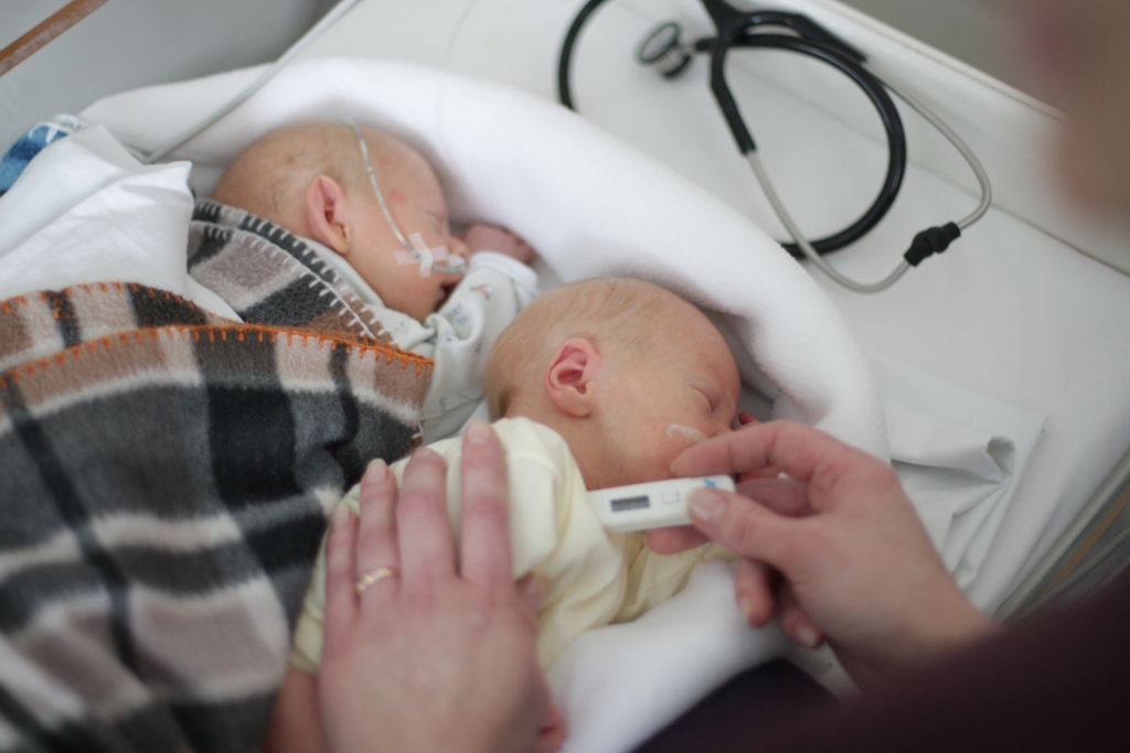 CSP: Latvijā uzlabojas dzimstības rādītāji, bet mirstību nepārsniedz