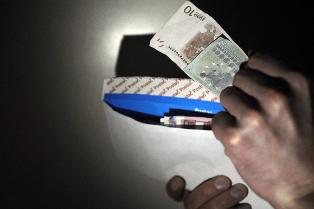 papildināts (10:59) - Lūdz sākt kriminālvajāšanu pret Vaškeviču par liecinieka iespaidošanu un 3 miljonu eiro kukuli