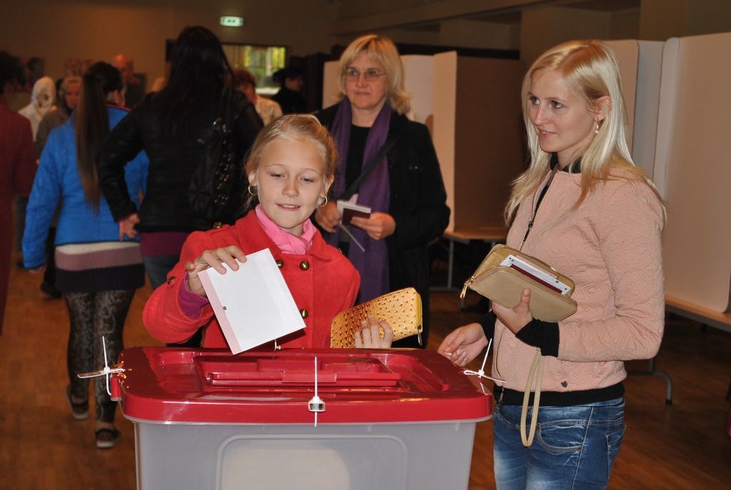 Aploksnēs atrod viena  un 20 centu monētu 