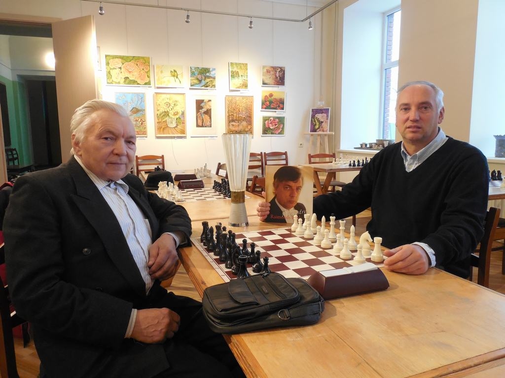 Apbalvo labāko sešnieku
