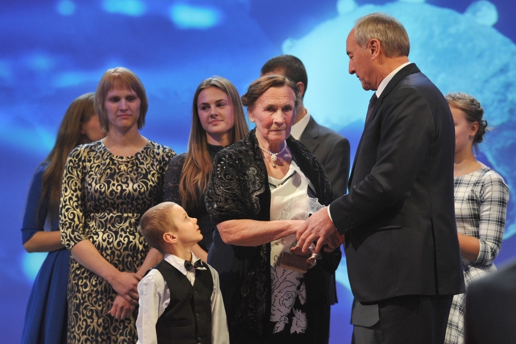 FOTO: Pasniegtas Latvijas lepnuma 2014 balvas
