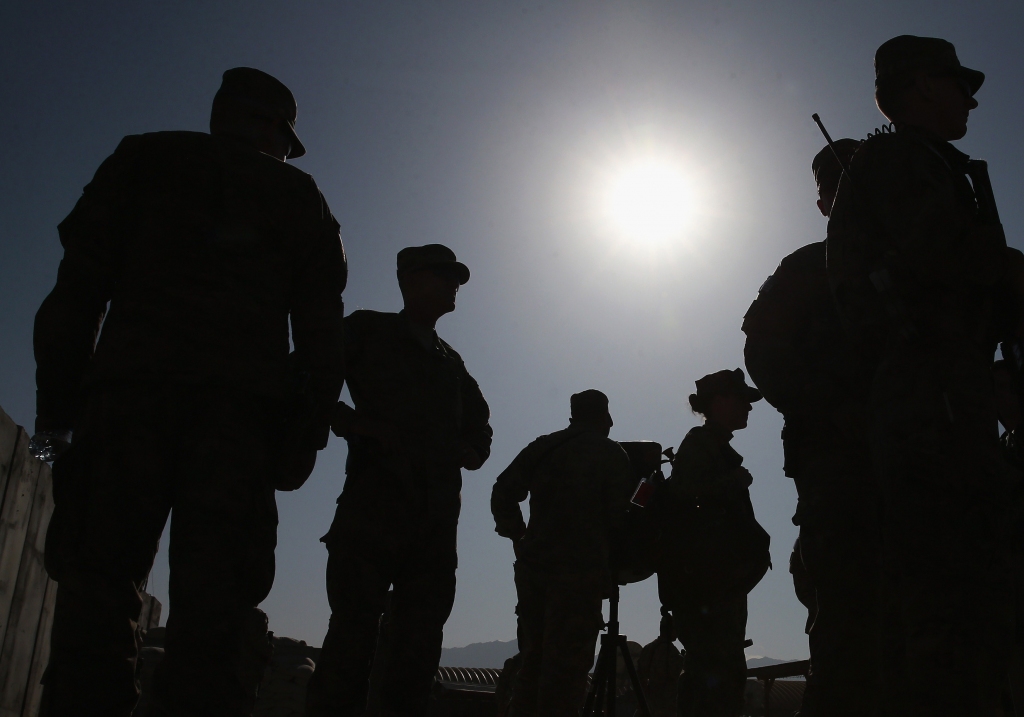 FOTO: NATO oficiāli noslēdz dalību militārajā misijā Afganistānā