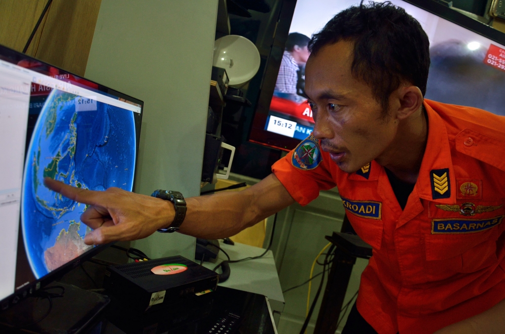 Atsāk meklēt pazudušo AirAsia aviolaineri