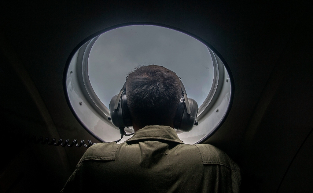 VIDEO: Pazudušās AirAsia lidmašīnas vraks, visticamāk, guļ jūras dzelmē