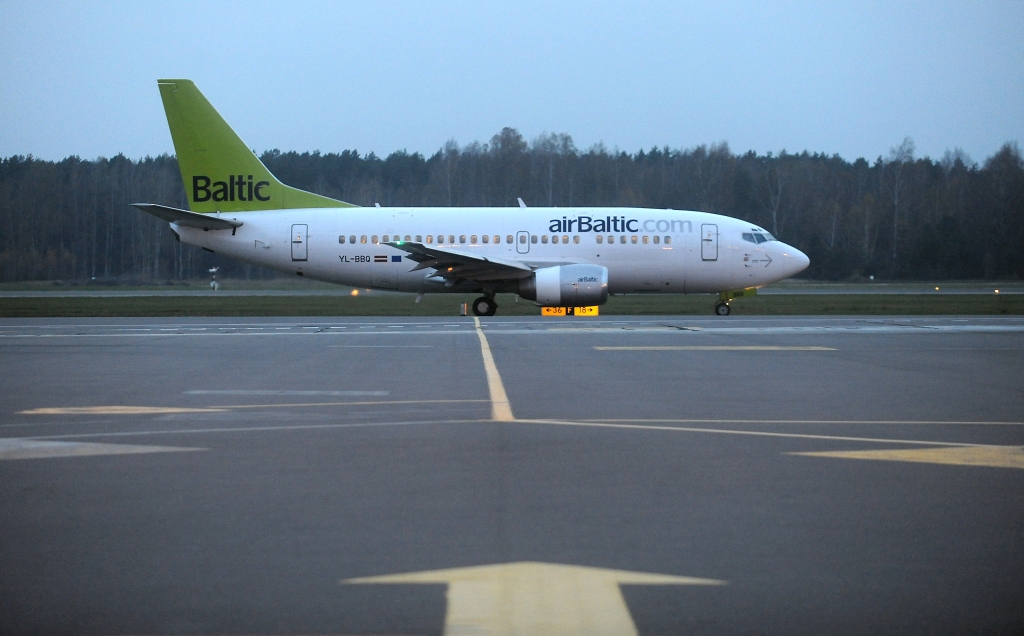 airBaltic saistībā ar naftas cenu kritumu varētu samazināt biļešu cenas