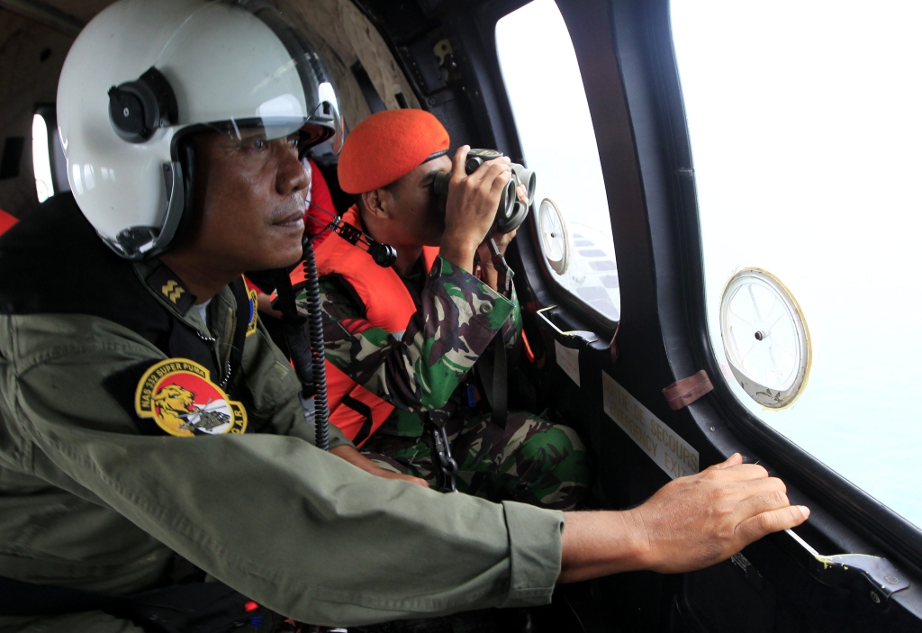 Indonēzijas kuģis pamanījis avarējušās AirAsia lidmašīnas asti