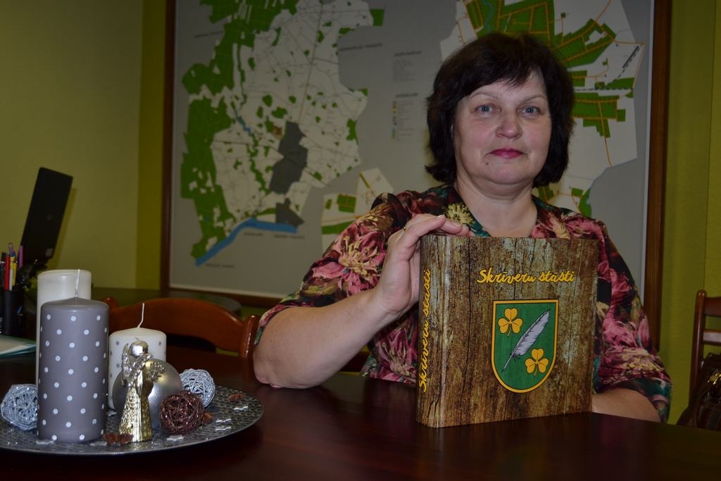 Par Skrīveriem izstāsta grāmatā