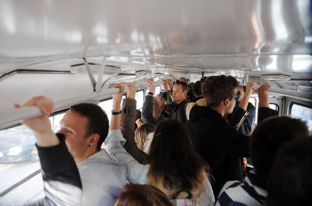 Rīgas pašvaldība neatbild, vai un kā mainīsies biļešu cenas sabiedriskajā transportā
