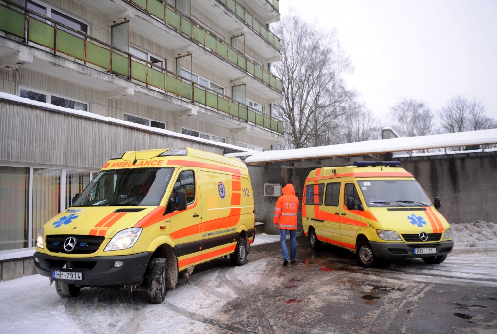 NMPD darbinieks sūrojas, ka ātro automašīnās ziemā sasalst pat zāļu ampulas