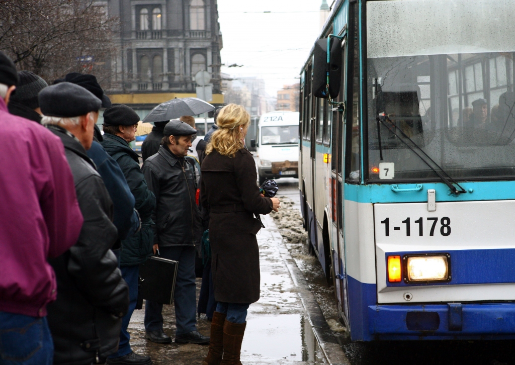 Sabiedriskā transporta biļete pie vadītāja maksās divus eiro