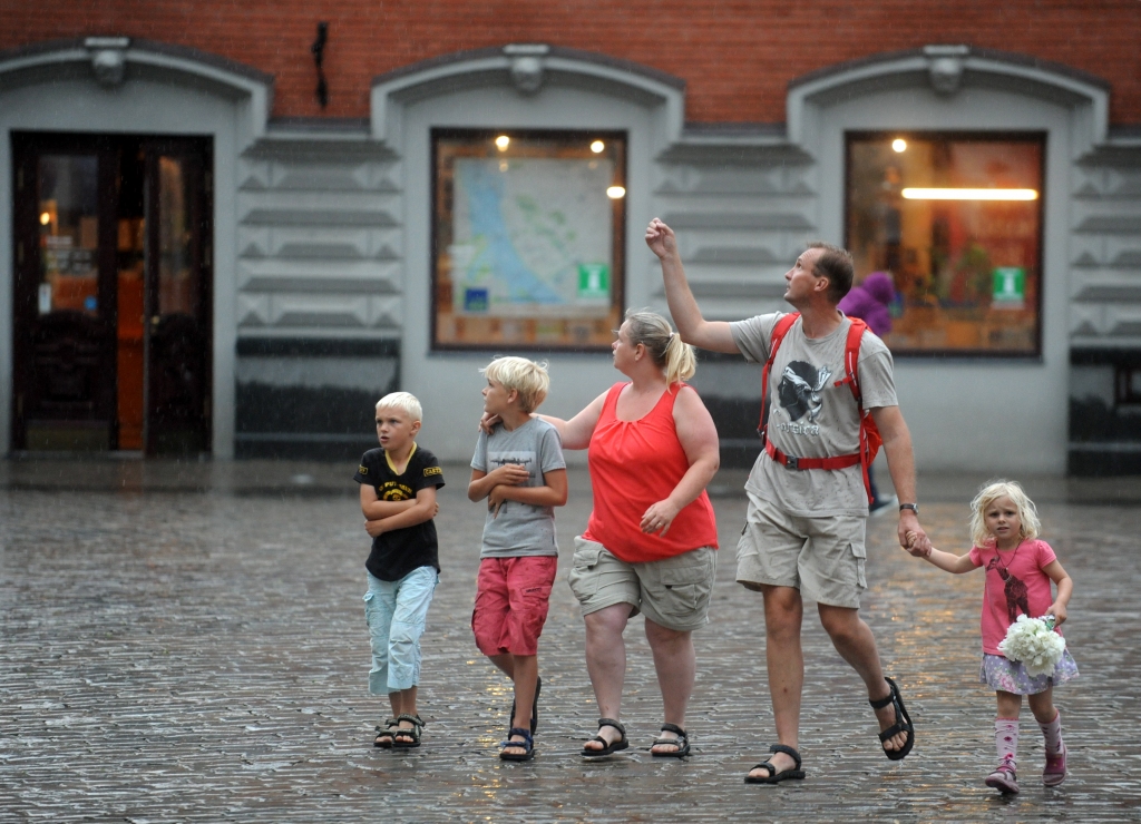 Pērn uz ārvalstīm no Latvijas adoptēti 178 bērni