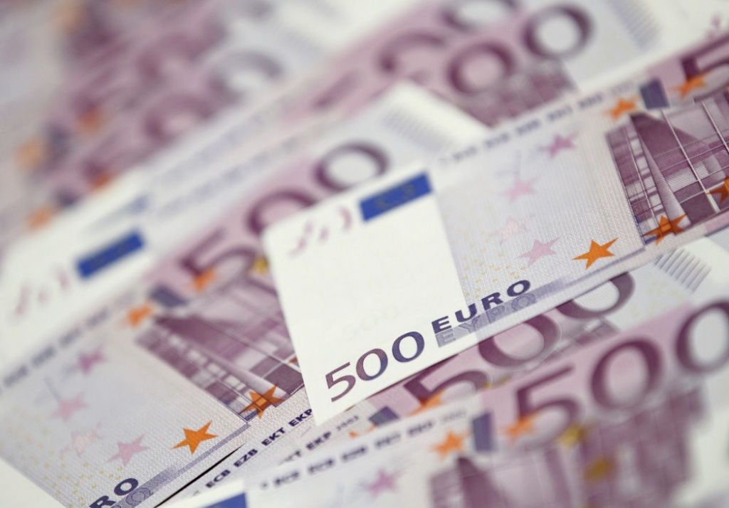 Eiro vērtība tuvu 11 gadu zemākajam līmenim