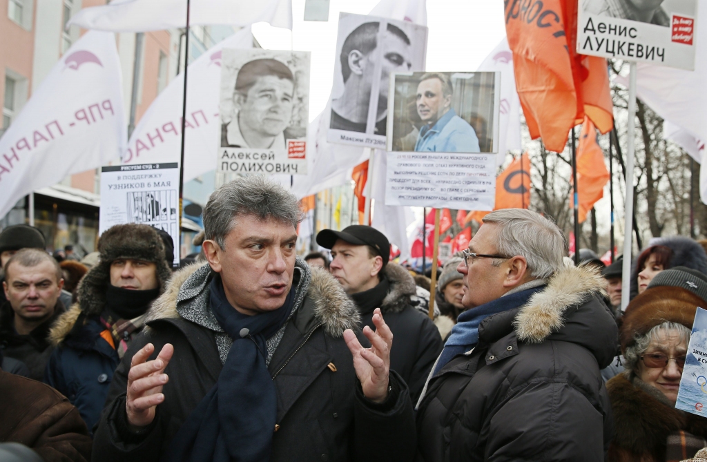Ņemcovs: Putins iet uz visu banku, viņam uz sankcijām "uzspļaut"