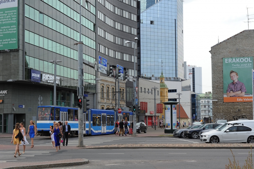 Par šiku Rīgas tramvajā ir jāmaksā, Tallinā bez maksas brauc deklarētie