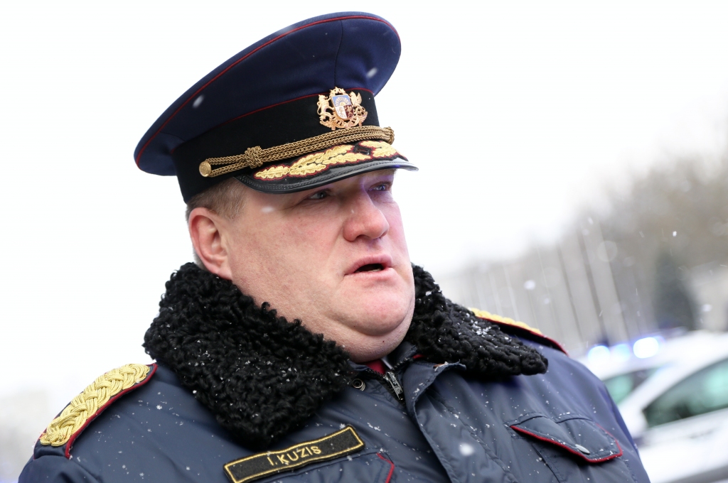 papildināts (12:15) - TV3 operatora apcietināšana Ķuzim liek apšaubīt policistu profesionalitāti