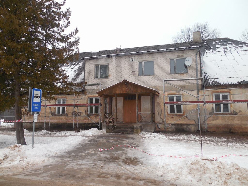 Odzienā siltina internāta ēku