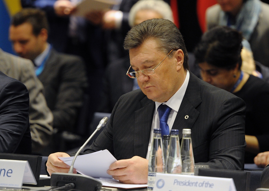 Ukrainas parlaments atņem gāztajam Janukovičam Ukrainas prezidenta nosaukumu