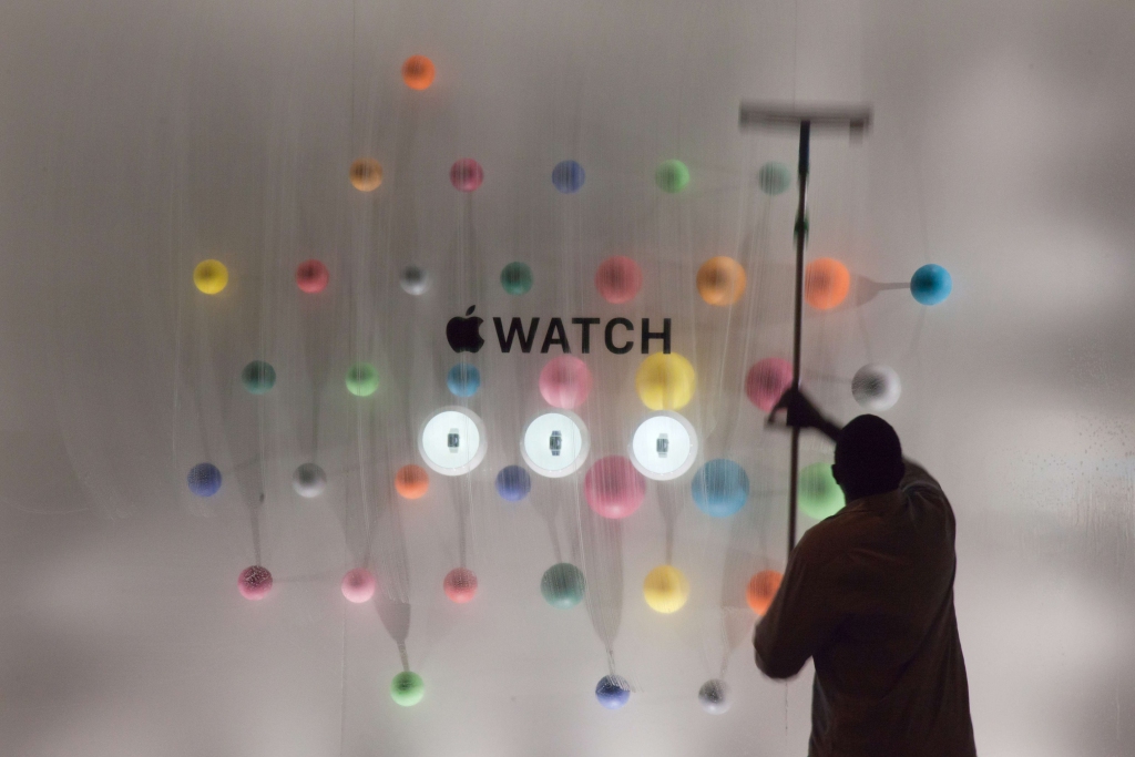 Apple kļūst par pirmo kompāniju vairāk nekā 700 miljardu ASV dolāru vērtībā