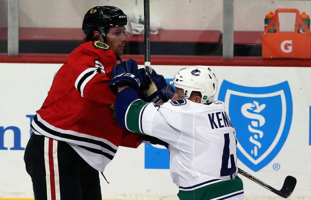 Ķēniņš atgriežas ar rezultatīvu piespēli, Canucks uzvar Čikāgā