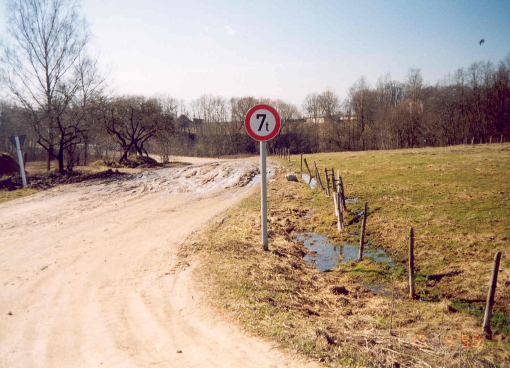 Uz grants ceļiem tiek ieviesti pavasara ierobežojumi smagajam transportam 
