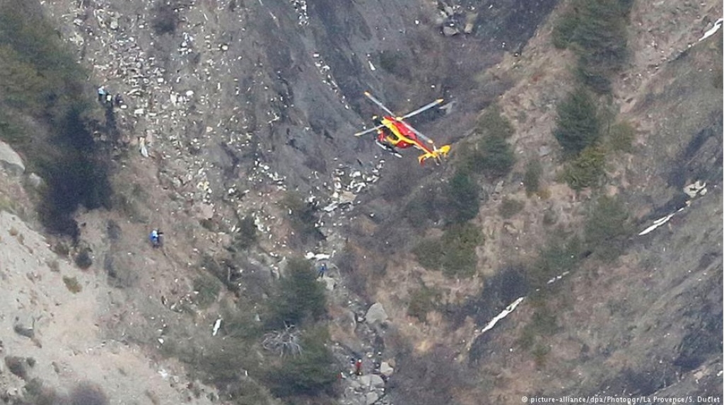 Germanwings lidmašīnas katastrofā nav izdzīvojušo; bojāgājušo meklējumus atsāks trešdien