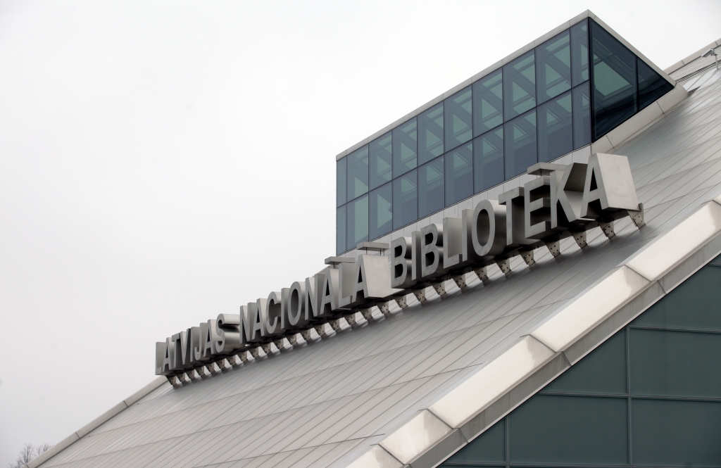 Gaismas pils būvnieki: Jumta bojājumus, iespējams, radījuši putni