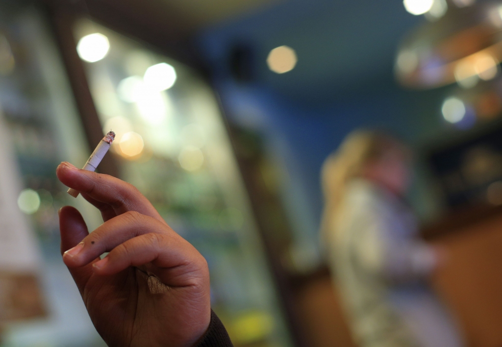 Lietuvā aizliedz smēķēt automašīnās, kur atrodas topošās māmiņas, bērni vai pusaudži