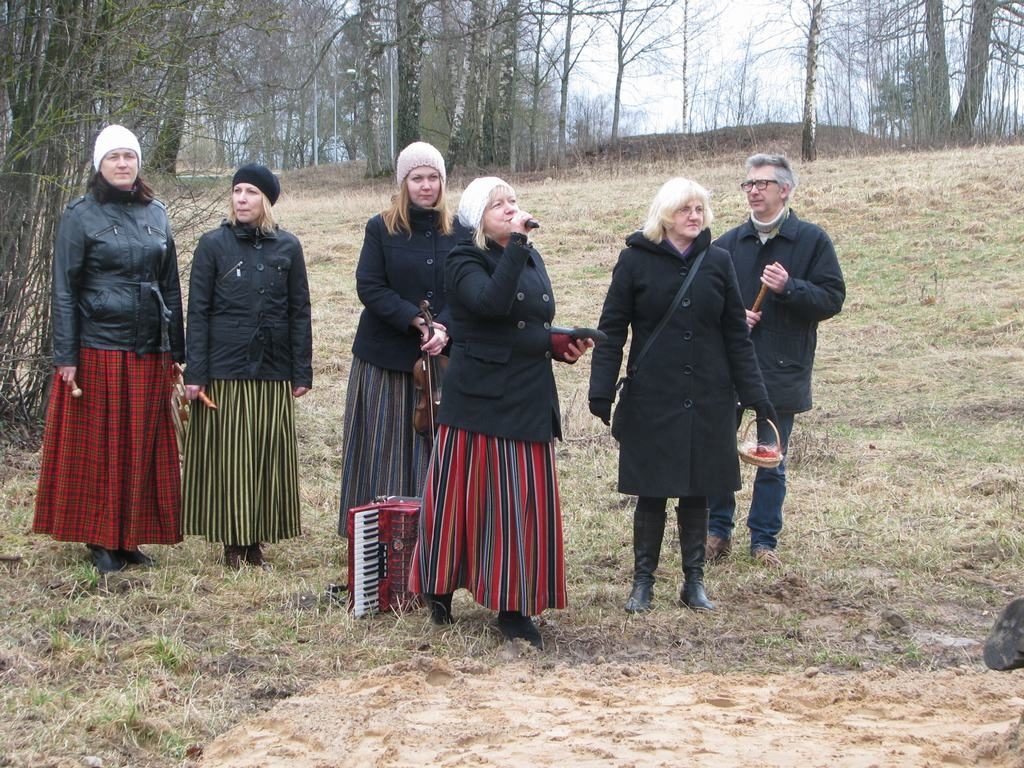 "Kalna Ziedos ieskandina Lieldienas