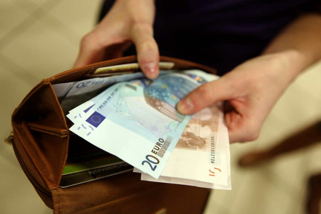 Īstermiņa aizdevuma izmaksas gan bankās, gan ātro kredītu firmās ir stipri līdzīgas