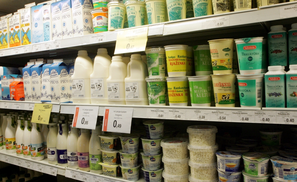 Papildināta - 10 Latvijas pārtikas ražotāji saņēmuši atļauju tirgot piena produktus Ķīnas veikalos